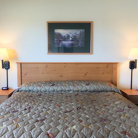 White Oak Inn And Suites Deer River Экстерьер фото