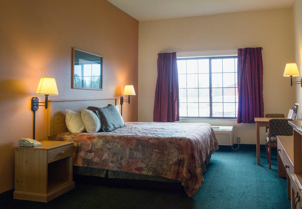 White Oak Inn And Suites Deer River Экстерьер фото