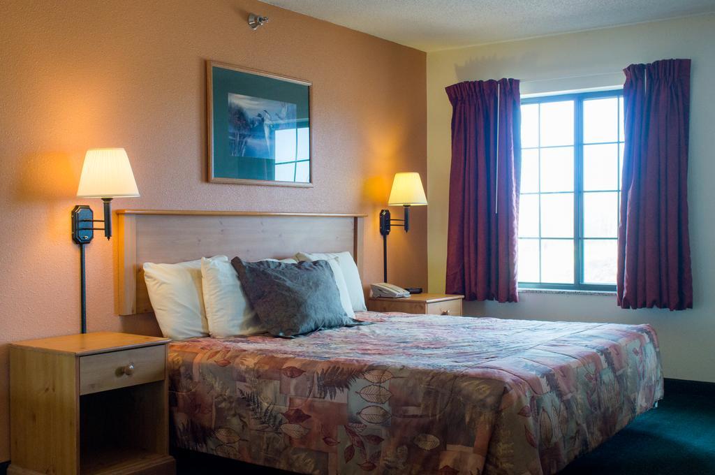 White Oak Inn And Suites Deer River Экстерьер фото