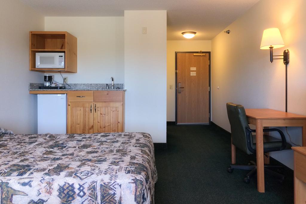 White Oak Inn And Suites Deer River Экстерьер фото