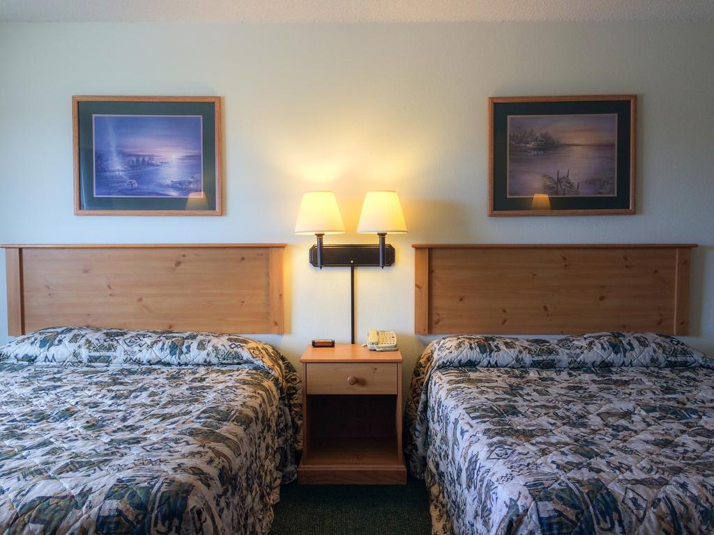 White Oak Inn And Suites Deer River Экстерьер фото
