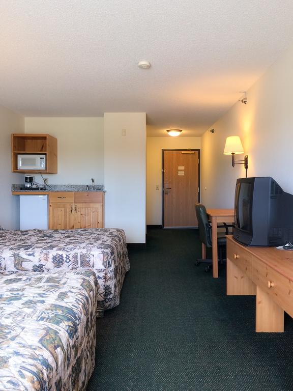 White Oak Inn And Suites Deer River Экстерьер фото
