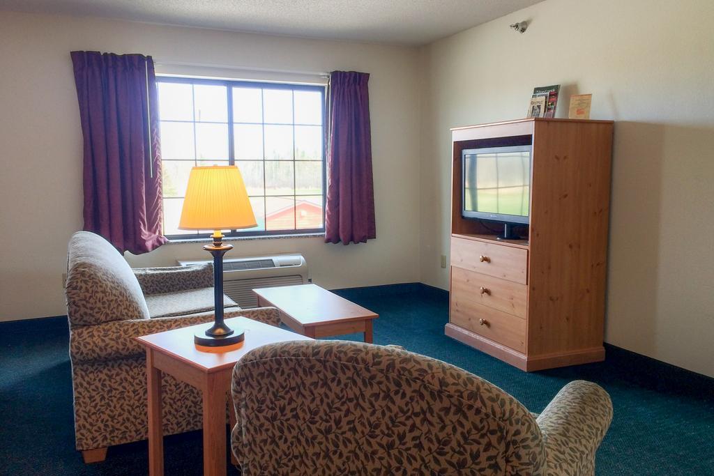 White Oak Inn And Suites Deer River Экстерьер фото