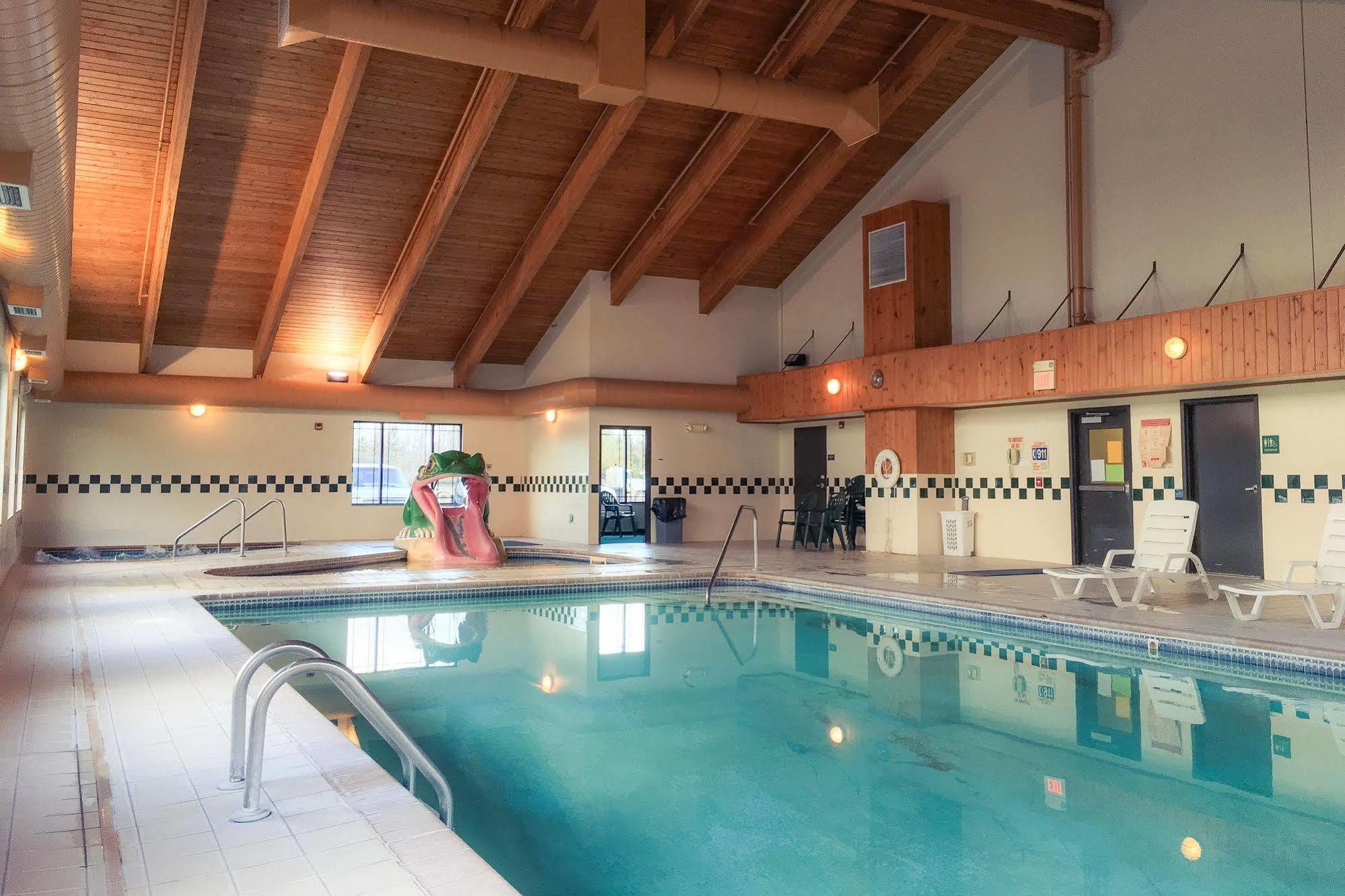 White Oak Inn And Suites Deer River Экстерьер фото