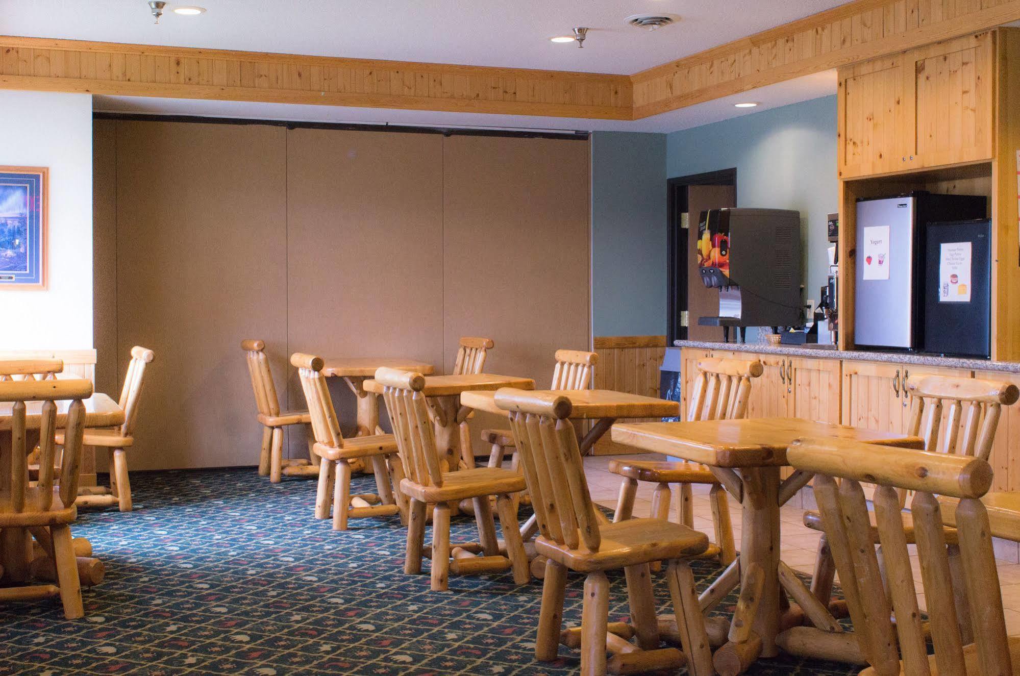White Oak Inn And Suites Deer River Экстерьер фото